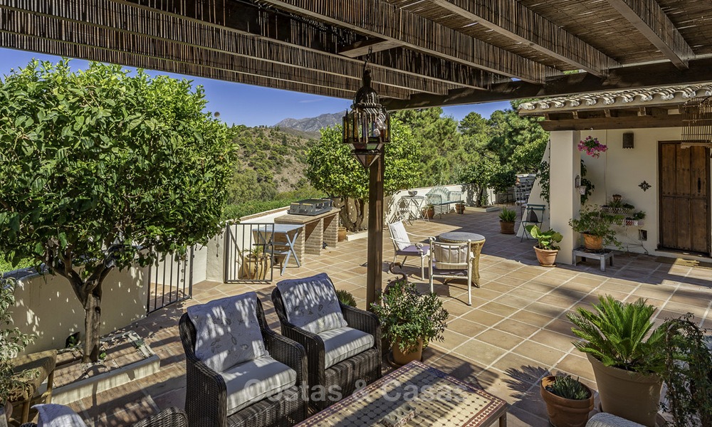 Idílica villa tradicional con increíbles vistas al campo en venta, en la exclusiva finca cerrada de El Madroñal – Benahavis – Marbella 12947