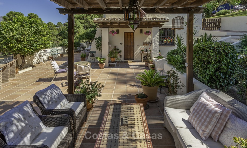 Idílica villa tradicional con increíbles vistas al campo en venta, en la exclusiva finca cerrada de El Madroñal – Benahavis – Marbella 12948