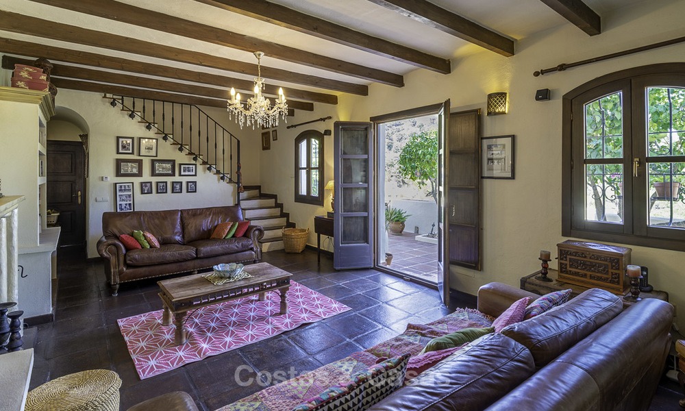 Idílica villa tradicional con increíbles vistas al campo en venta, en la exclusiva finca cerrada de El Madroñal – Benahavis – Marbella 12950