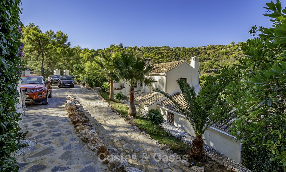Idílica villa tradicional con increíbles vistas al campo en venta, en la exclusiva finca cerrada de El Madroñal – Benahavis – Marbella 12957