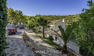 Idílica villa tradicional con increíbles vistas al campo en venta, en la exclusiva finca cerrada de El Madroñal – Benahavis – Marbella 12957 