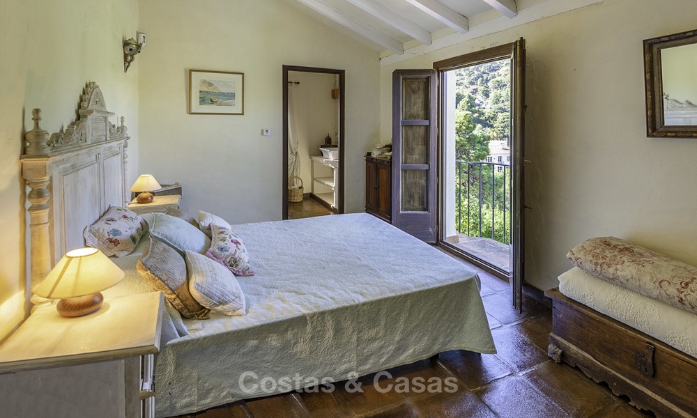 Idílica villa tradicional con increíbles vistas al campo en venta, en la exclusiva finca cerrada de El Madroñal – Benahavis – Marbella 12962