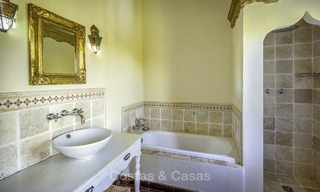 Idílica villa tradicional con increíbles vistas al campo en venta, en la exclusiva finca cerrada de El Madroñal – Benahavis – Marbella 12963 