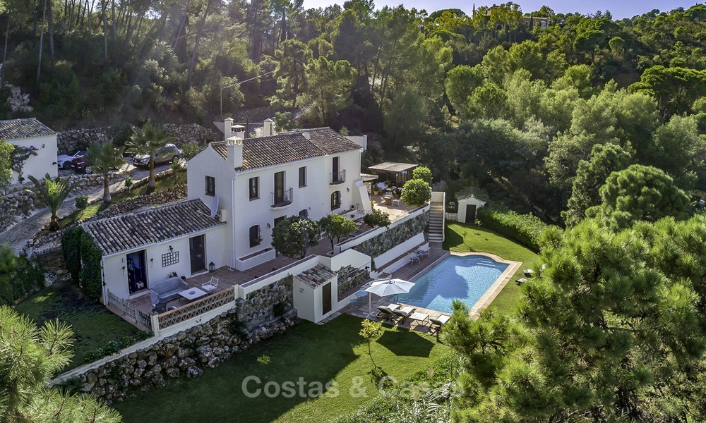 Idílica villa tradicional con increíbles vistas al campo en venta, en la exclusiva finca cerrada de El Madroñal – Benahavis – Marbella 12964