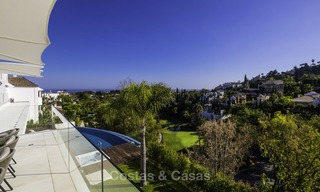 Villa de lujo moderna a estrenar con vistas panorámicas al mar, lista para vivir, en una elegante urbanización de golf en Nueva Andalucia - Marbella 13257 