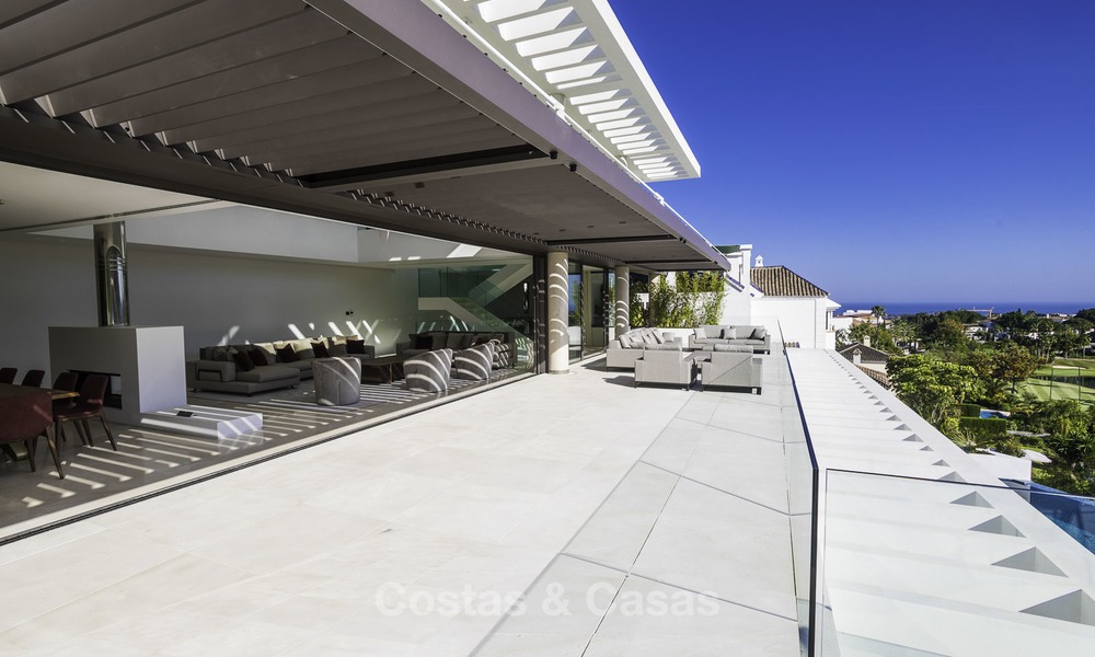 Villa de lujo moderna a estrenar con vistas panorámicas al mar, lista para vivir, en una elegante urbanización de golf en Nueva Andalucia - Marbella 13259