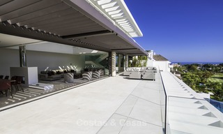 Villa de lujo moderna a estrenar con vistas panorámicas al mar, lista para vivir, en una elegante urbanización de golf en Nueva Andalucia - Marbella 13259 