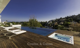 Villa de lujo moderna a estrenar con vistas panorámicas al mar, lista para vivir, en una elegante urbanización de golf en Nueva Andalucia - Marbella 13268 