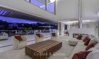 Villa de lujo moderna a estrenar con vistas panorámicas al mar, lista para vivir, en una elegante urbanización de golf en Nueva Andalucia - Marbella 13304 