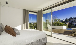 Villa de lujo moderna a estrenar con vistas panorámicas al mar, lista para vivir, en una elegante urbanización de golf en Nueva Andalucia - Marbella 13307 