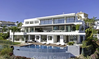 Villa de lujo moderna a estrenar con vistas panorámicas al mar, lista para vivir, en una elegante urbanización de golf en Nueva Andalucia - Marbella 13311 