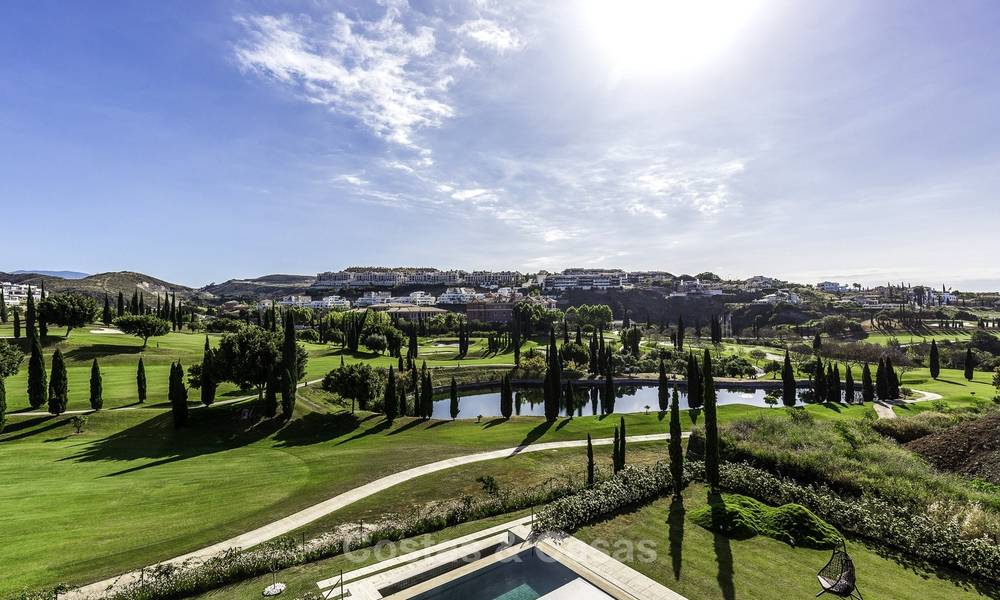 Impresionante villa contemporánea de lujo en venta, primera línea de golf, en un exclusivo resort de Benahavis - Marbella 13403