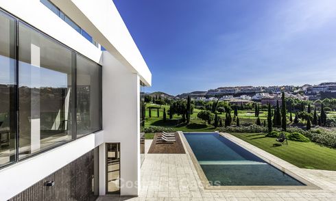 Impresionante villa contemporánea de lujo en venta, primera línea de golf, en un exclusivo resort de Benahavis - Marbella 13407