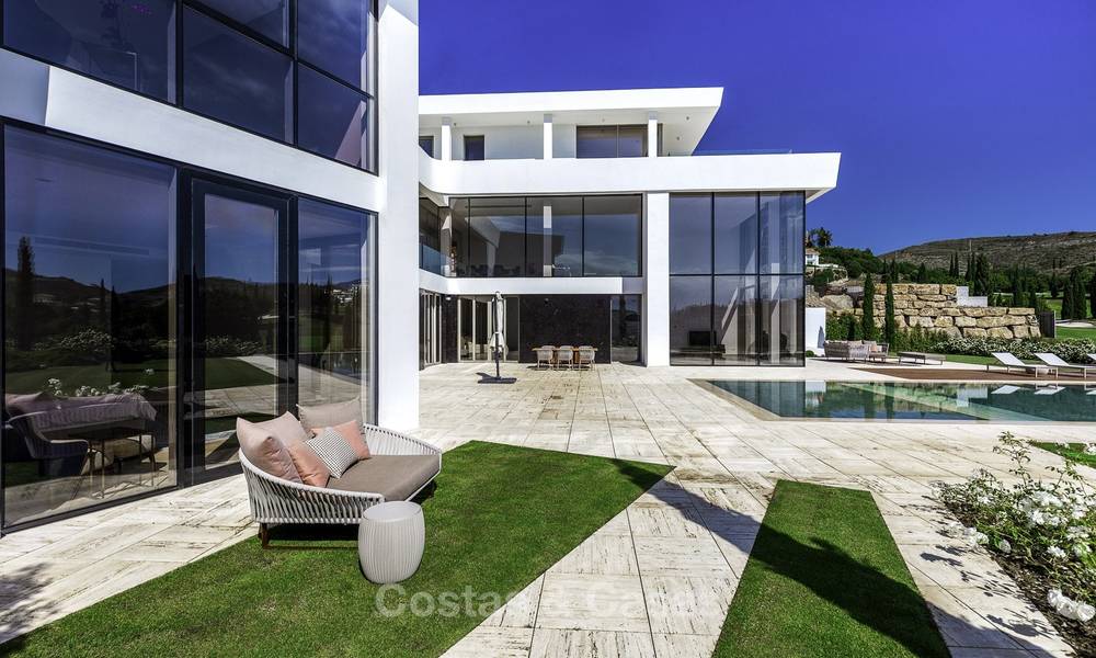 Impresionante villa contemporánea de lujo en venta, primera línea de golf, en un exclusivo resort de Benahavis - Marbella 13416