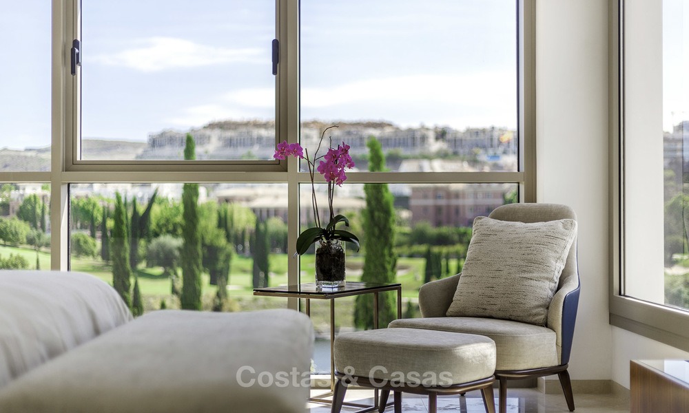 Impresionante villa contemporánea de lujo en venta, primera línea de golf, en un exclusivo resort de Benahavis - Marbella 13419