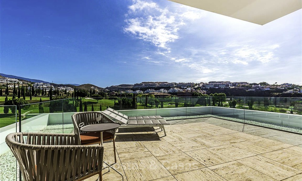 Impresionante villa contemporánea de lujo en venta, primera línea de golf, en un exclusivo resort de Benahavis - Marbella 13423