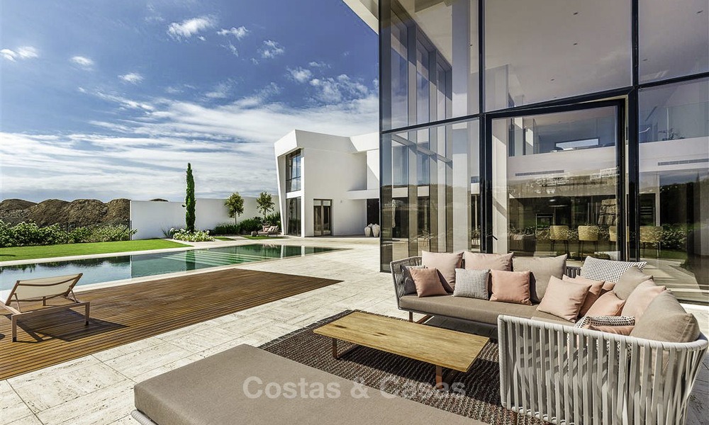 Impresionante villa contemporánea de lujo en venta, primera línea de golf, en un exclusivo resort de Benahavis - Marbella 13433