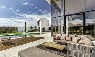 Impresionante villa contemporánea de lujo en venta, primera línea de golf, en un exclusivo resort de Benahavis - Marbella 13433 