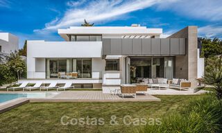 Nuevas y modernas villas de lujo en venta en la Nueva Milla de Oro, entre Marbella y Estepona 43067 
