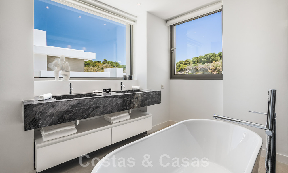 Nuevas y modernas villas de lujo en venta en la Nueva Milla de Oro, entre Marbella y Estepona 43089