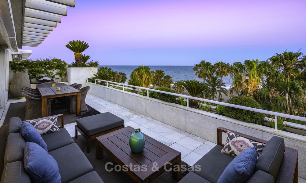 Lujoso ático dúplex de 4 dormitorios en venta en un exclusivo complejo frente al mar en Puerto Banús - Marbella 13651