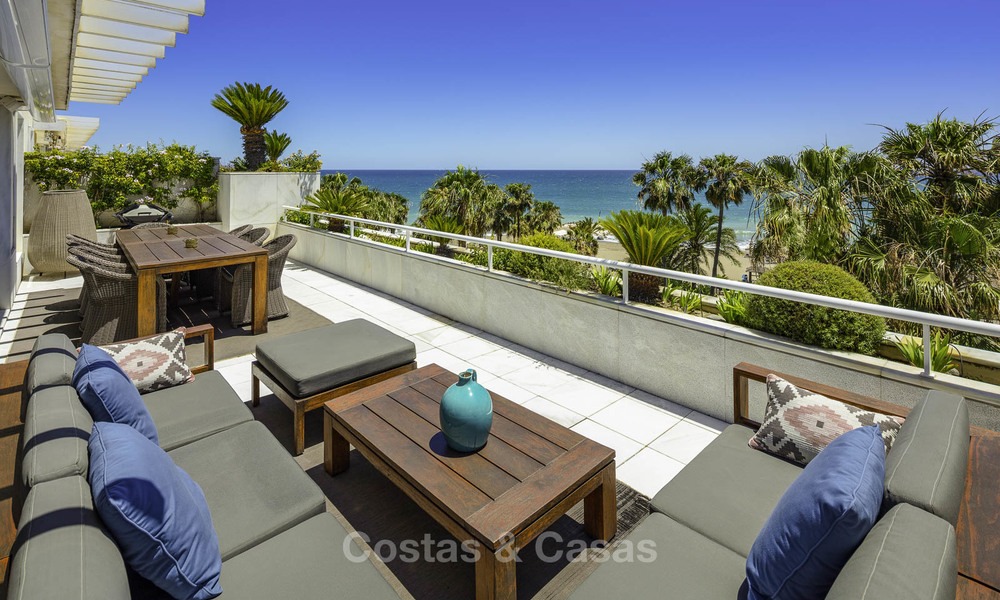 Lujoso ático dúplex de 4 dormitorios en venta en un exclusivo complejo frente al mar en Puerto Banús - Marbella 13659