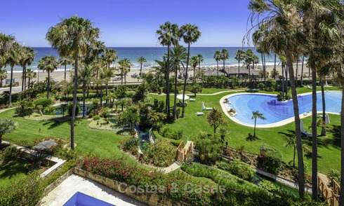 Lujoso ático dúplex de 4 dormitorios en venta en un exclusivo complejo frente al mar en Puerto Banús - Marbella 13662