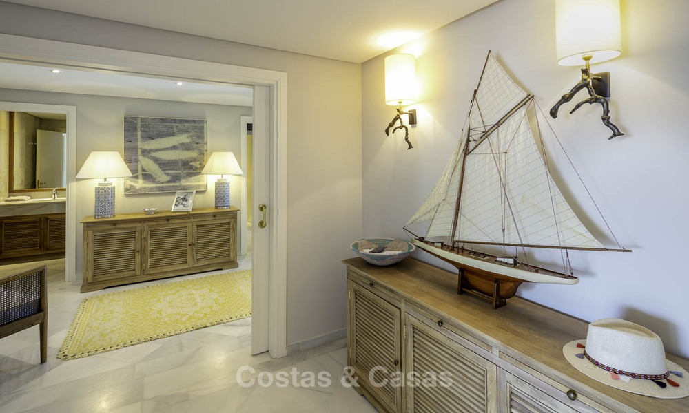 Lujoso ático dúplex de 4 dormitorios en venta en un exclusivo complejo frente al mar en Puerto Banús - Marbella 13667