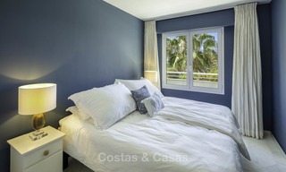 Lujoso ático dúplex de 4 dormitorios en venta en un exclusivo complejo frente al mar en Puerto Banús - Marbella 13670 