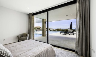 Villa de diseño contemporáneo a estrenar con impresionantes vistas al mar y al golf, lista para vivir en Benahavis - Marbella 13682 
