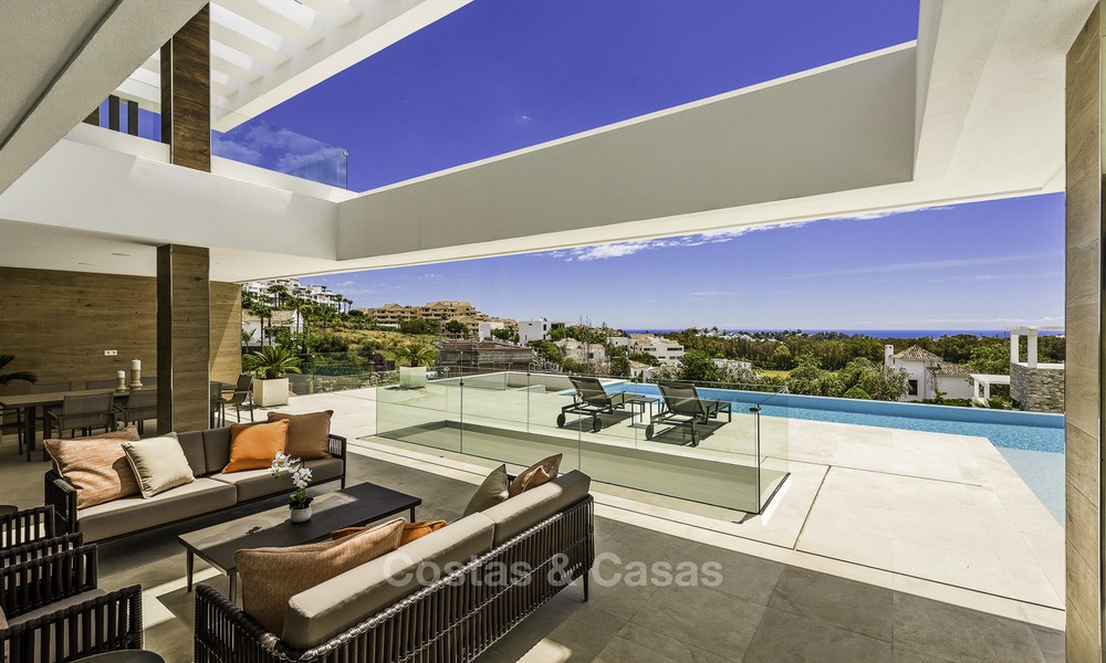 Villa de diseño contemporáneo a estrenar con impresionantes vistas al mar y al golf, lista para vivir en Benahavis - Marbella 13684