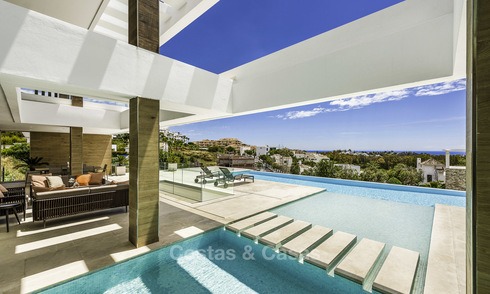Villa de diseño contemporáneo a estrenar con impresionantes vistas al mar y al golf, lista para vivir en Benahavis - Marbella 13685