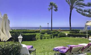 Maravillosa casa adosada en primera línea de playa con vistas al mar en venta, en la prestigiosa Milla de Oro de Marbella 13709 