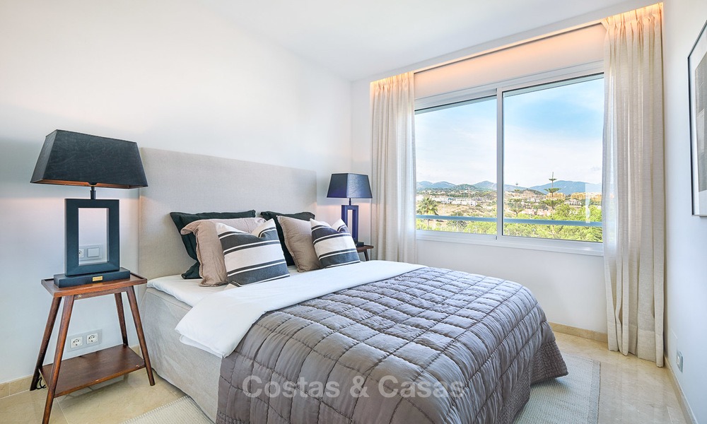 Apartamentos y áticos en venta en un lujoso complejo de playa en la Nueva Milla de Oro, entre Marbella y Estepona 13800