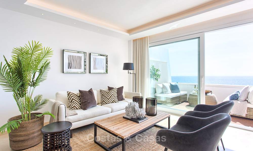 Apartamentos y áticos en venta en un lujoso complejo de playa en la Nueva Milla de Oro, entre Marbella y Estepona 13812