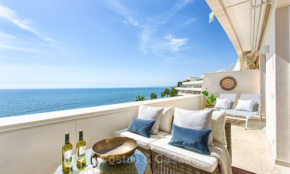 Apartamentos y áticos en venta en un lujoso complejo de playa en la Nueva Milla de Oro, entre Marbella y Estepona 13813