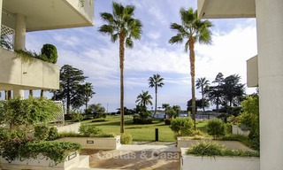 Apartamentos y áticos en venta en un lujoso complejo de playa en la Nueva Milla de Oro, entre Marbella y Estepona 13771 