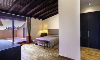 Excepcional ático apartamento de lujo frente al mar en venta en un prestigioso complejo en Puerto Banús - Marbella 13885 