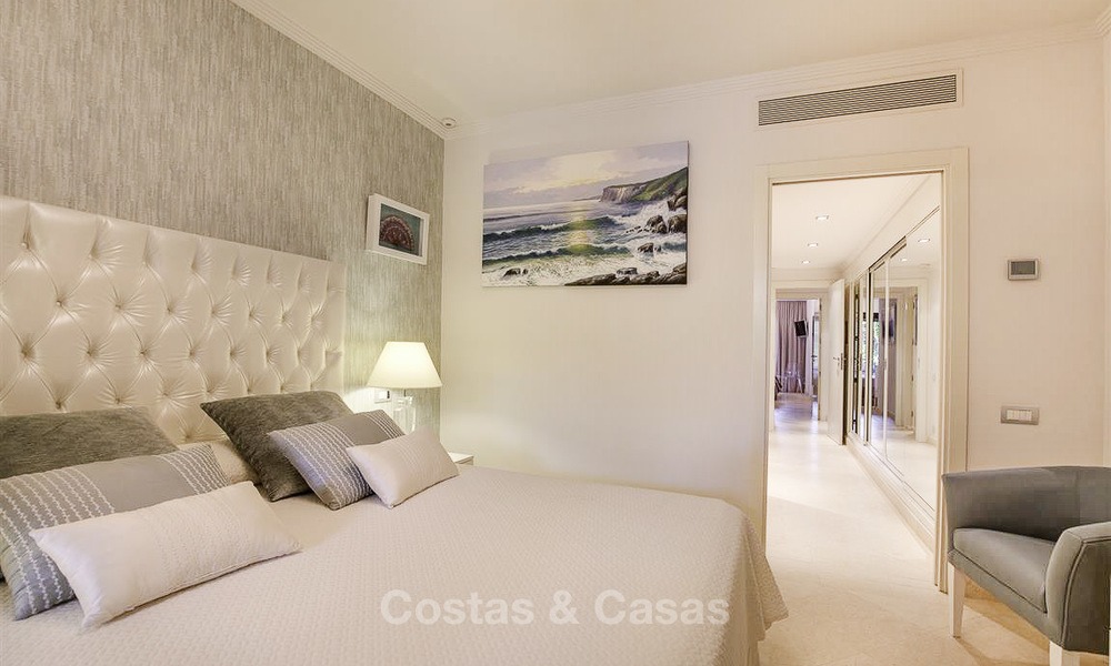 Encantador apartamento de lujo junto a la playa en venta en una elegante urbanización - Estepona Este - Marbella 13914