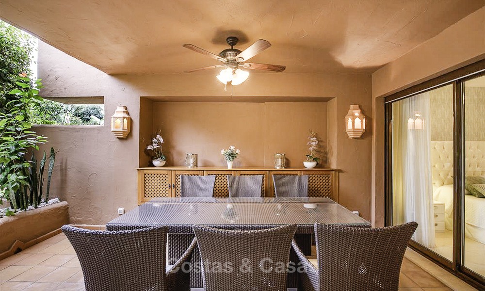 Encantador apartamento de lujo junto a la playa en venta en una elegante urbanización - Estepona Este - Marbella 13922