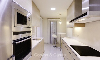 Encantador apartamento de lujo junto a la playa en venta en una elegante urbanización - Estepona Este - Marbella 13923 