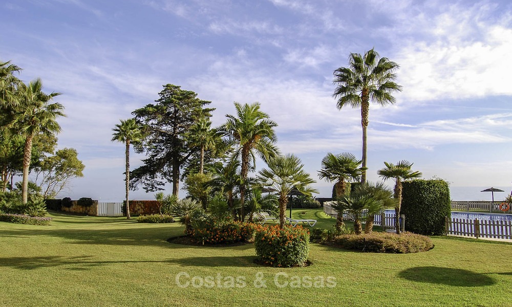 Los Granados Playa: Apartamentos y áticos en venta en un lujoso complejo de playa en la Nueva Milla de Oro, entre Marbella y Estepona 13954