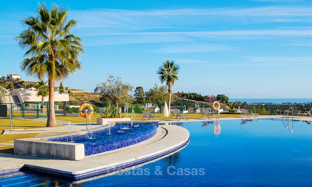 Los Arrayanes Golf: Modernos, amplios y lujosos apartamentos y áticos en venta en Marbella - Benahavis 13995