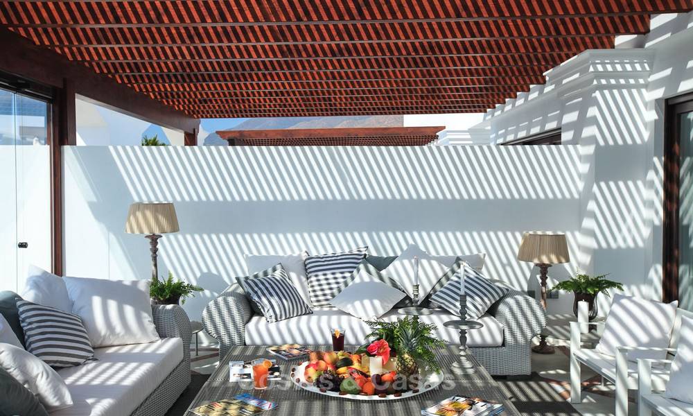 Doncella Beach: Exclusivos apartamentos y áticos en primera línea de playa en venta en Estepona 14050