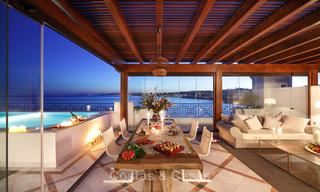 Doncella Beach: Exclusivos apartamentos y áticos en primera línea de playa en venta en Estepona 14028 