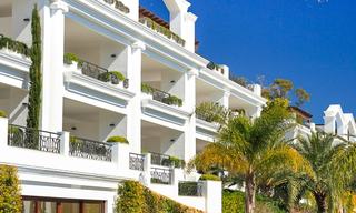 Doncella Beach: Exclusivos apartamentos y áticos en primera línea de playa en venta en Estepona 14033 