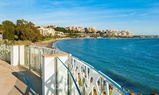 Doncella Beach: Exclusivos apartamentos y áticos en primera línea de playa en venta en Estepona 14041 