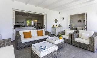 Encantadora villa de estilo mediterráneo renovada con vistas al mar en venta en Benahavis - Marbella 14136 