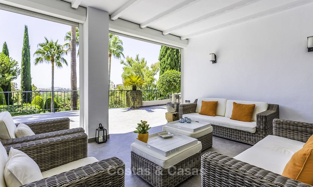 Encantadora villa de estilo mediterráneo renovada con vistas al mar en venta en Benahavis - Marbella 14137