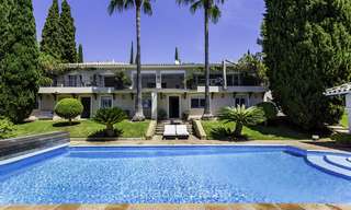 Encantadora villa de estilo mediterráneo renovada con vistas al mar en venta en Benahavis - Marbella 14150 